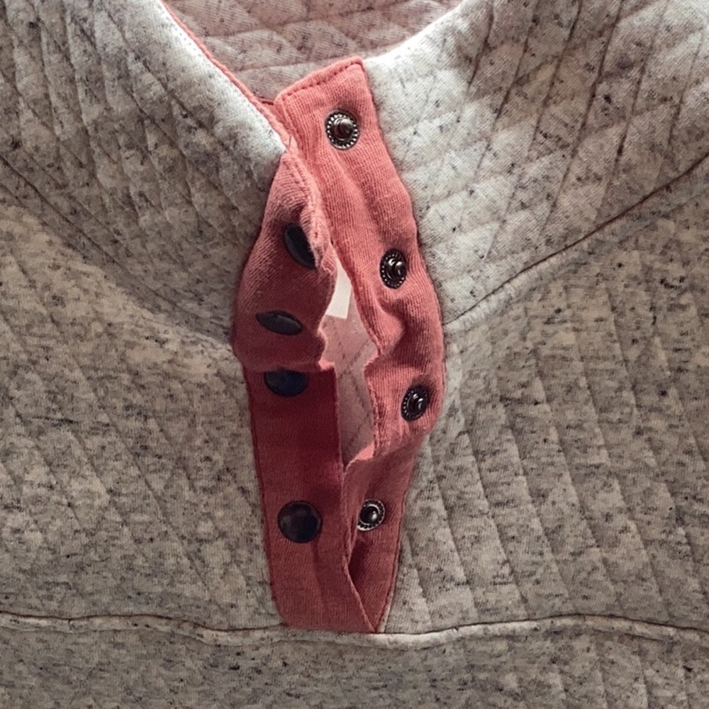 Beautiful pull over sweatshirt - Picture 2 of 5